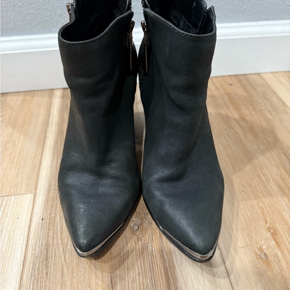 Vince Camuto bootie - Picture 2 of 5